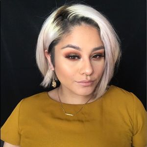 Meet your Posher, Aura